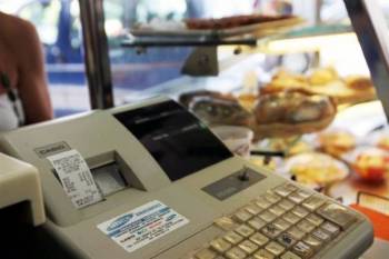 Αναλυτικά παραδείγματα για τους συντελεστές του ΦΠΑ που θα ισχύουν από Δευτέρα