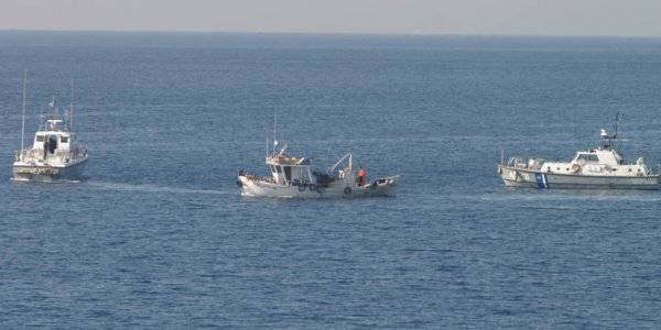 Τουρκικό σκάφος παρενόχλησε Ελληνες ψαράδες κοντά στα Ιμια