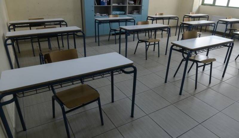 Κορονοϊός: Εκατοντάδες κλειστά σχολεία και τμήματα σε όλη τη χώρα