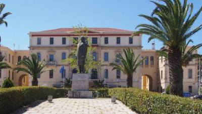 Επίθεση με μαχαίρι σε δικηγόρο έξω από τα δικαστήρια Χανίων