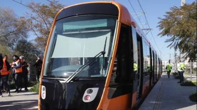 Την επόμενη εβδομάδα ξεκινούν τα δρομολόγια του τραμ στον Πειραιά