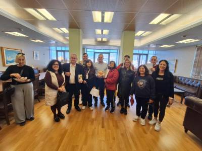 Μαθητές είπαν τα κάλαντα στον δήμαρχο Καλαμάτας