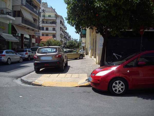 Ιστορίες παρκαρίσματος στην Καλαμάτα (φωτογραφίες)