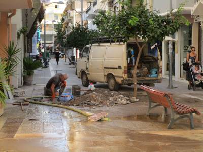 Εσπασε αγωγός στο κέντρο της Καλαμάτας