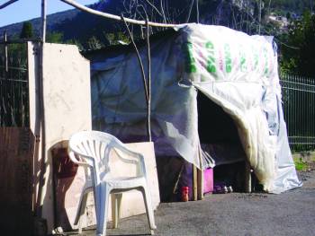 Τσίγκοι και πλαστικά για στέγη Ρουμάνων