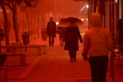 «Πνίγηκε» στην αφρικανική σκόνη η Κρήτη: Ιστορικό ρεκόρ πάνω από το όριο (Βίντεο)