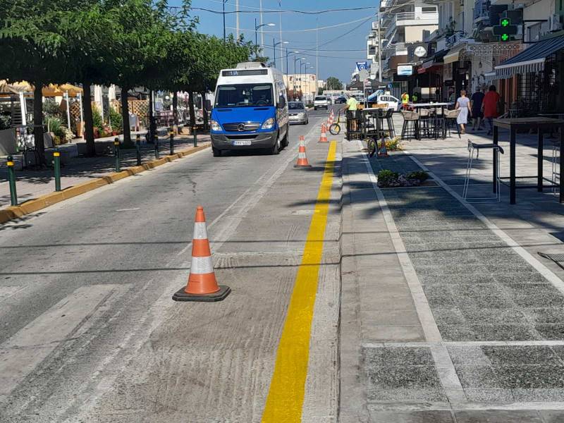 Καλαμάτα: Διαγράμμιση για απαγόρευση στάθμευσης στη μονοδρομημένη Ναυαρίνου (βίντεο)