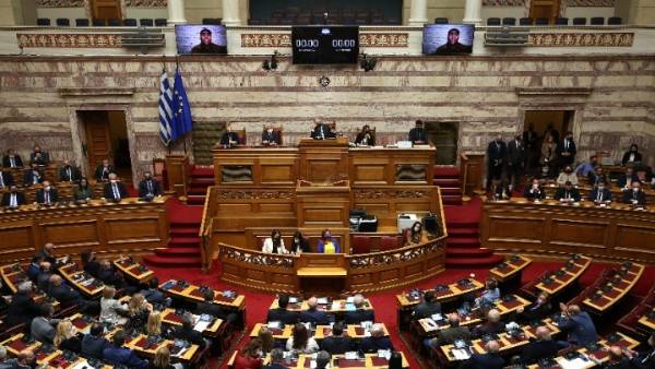 Βουλή: Αντιδράσεις για αναφορά Έλληνα ομογενή ότι πολεμά με το τάγμα Αζόφ