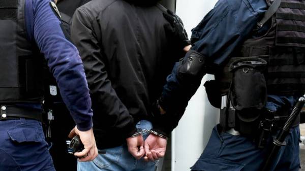 Θεσσαλονίκη: Συνελήφθη 22χρονος που μετέφερε παράνομα με το αυτοκίνητό του οκτώ μετανάστες