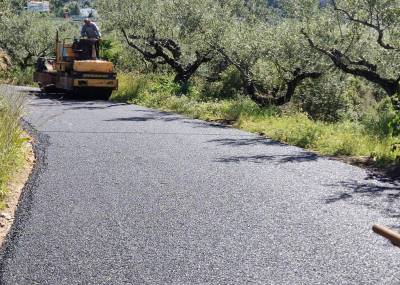Ασφαλτοστρώσεις σε δρόμους της Βέργας
