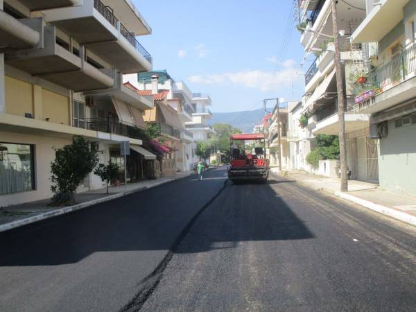 Νέος ασφαλτοτάπητας σε δρόμους στη Μαρίνα της Καλαμάτας