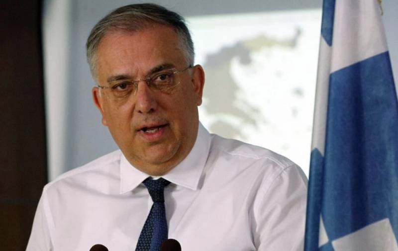 Θεοδωρικάκος: «Τέλος στις παραπλανητικές εκπτώσεις» – 8+1 ερωταπαντήσεις