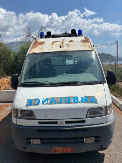 Στάλθηκε να καλύψει τις ανάγκες του Κ. Υ. Αγίου Νικολάου: Αντιδράσεις για το παλιό και σκουριασμένο ασθενοφόρο