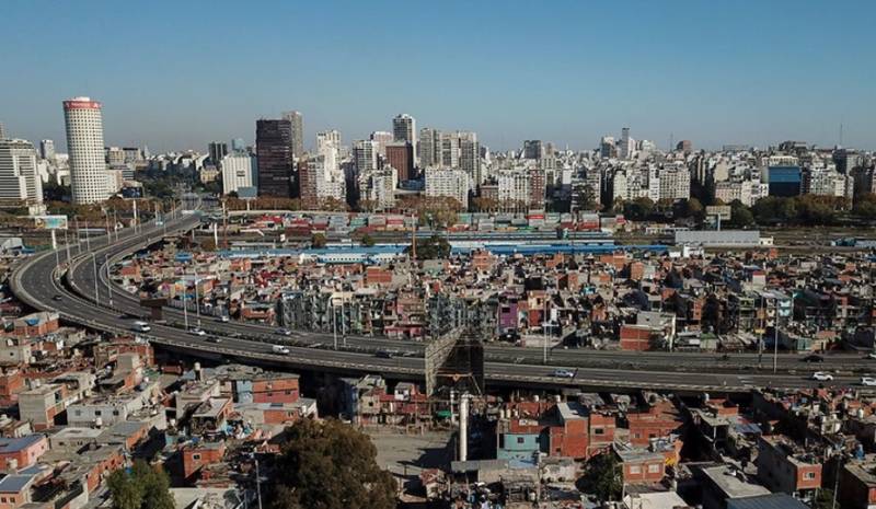 Εκτοξεύεται ο πληθωρισμός στην Αργεντινή: «Δεν μπορούμε να αγοράσουμε καινούργια ρούχα»
