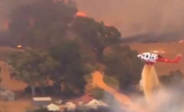 Μαίνονται πυρκαγιές στη Βικτώρια της Αυστραλίας – Κάηκαν σπίτια