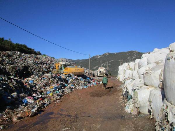Καλαμάτα: Καθαρίζουν τη Μαραθόλακκα για να έλθει η «Ηλέκτωρ»
