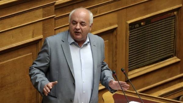 Καραθανασόπουλος: Στόχος της κυβέρνησης να πέσουν οι λαϊκές στα χέρια των μεγαλοεπιχειρηματιών