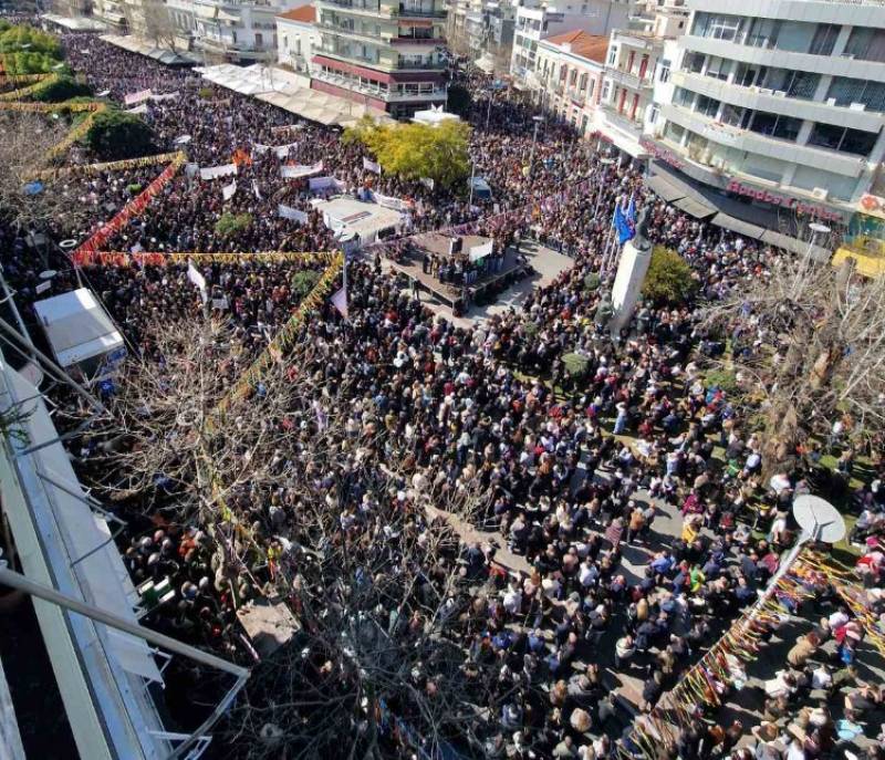 Τέμπη: Χιλιάδες πολίτες απαίτησαν Δικαιοσύνη στις πλατείες της Μεσσηνίας (βίντεο-φωτογραφίες)