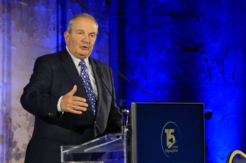 O Kαραμανλής, επίτιμος δημότης Καλαμάτας