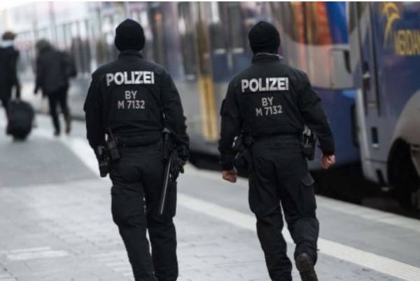 Γερμανία: 8 αστυνομικοί τραυματίστηκαν σε συναυλία ακροδεξιών