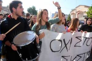 Δυναμικό μαθητικό συλλαλητήριο στο Αργος (φωτογραφίες)