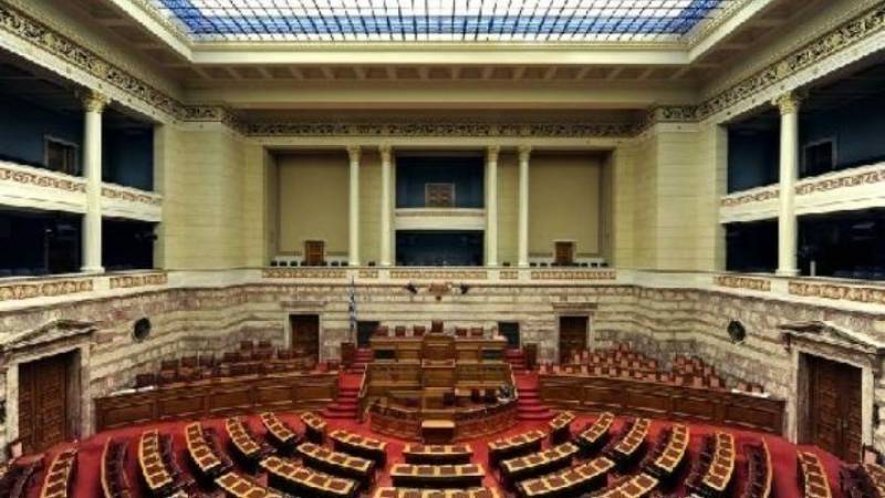 Στην Ολομέλεια το ν/σ του ΥΠΕΣ για το νέο βαθμολόγιο στο Δημόσιο