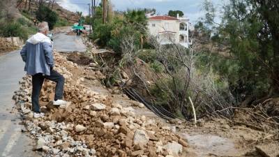Στην Κρήτη κυβερνητικό κλιμάκιο - Σύσκεψη στην Περιφέρεια και αυτοψία στις πληγείσες περιοχές - Πού είναι κλειστά τα σχολεία