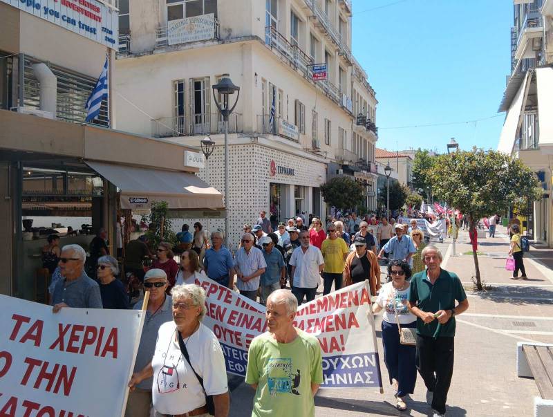Eκατοντάδες συνταξιούχοι στην παμπελοποννησιακή διαμαρτυρία στην Καλαμάτα (φωτογραφίες)
