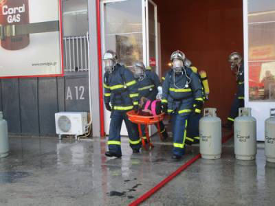 Ασκηση πυρκαγιάς σε κατάστημα με φιάλες υγραερίου στο Βιοτεχνικό Πάρκο Καλαμάτας (βίντεο)