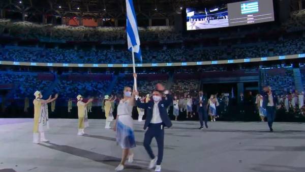 Ολυμπιακοί Αγώνες: Η είσοδος της ελληνικής αποστολής στο Στάδιο - Σημαιοφόροι Κορακάκη και Πετρούνιας (Βίντεο)