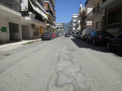 Με αργούς ρυθμούς