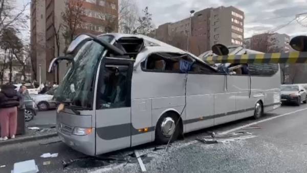 Βουκουρέστι: Ένας νεκρός και αρκετοί τραυματίες σε τροχαίο με ελληνικό λεωφορείο (βίντεο)