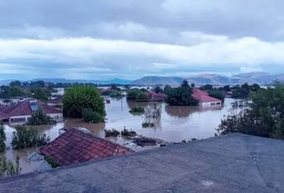 Απόγνωση στην Καρδίτσα: Το νερό έφτασε στις στέγες (Βίντεο)