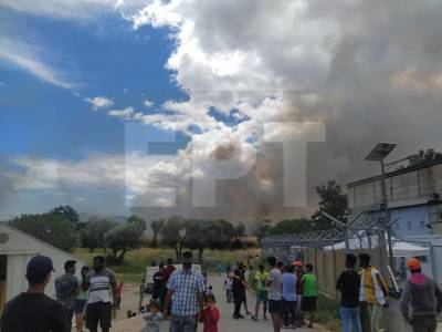 Χίος: Φωτιά σε χορτολιβαδική έκταση γύρω από το ΚΥΤ της ΒΙΑΛ (φωτο)