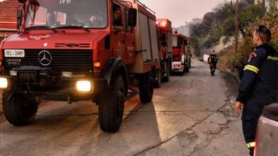 Συνεχίζεται η μάχη με τη φωτιά στο Ξυλόκαστρο