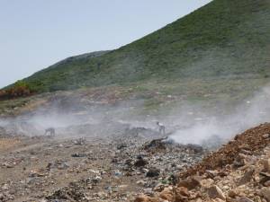 Αίτηση ασφαλιστικών μέτρων για τα σκουπίδια στον Αγιο Νικόλαο στην Πύλο