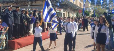 Η παρέλαση της 28ης Οκτωβρίου στην Κυπαρισσία (βίντεο-φωτογραφίες)