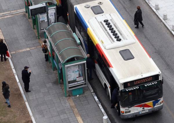 Σύγκρουση ΙΧ με λεωφορείο με έναν νεκρό στη Θεσσαλονίκη