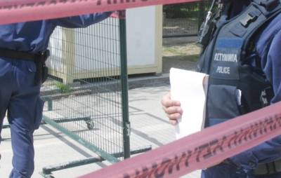 Άνδρας εισέβαλε με κατσαβίδι στο ΑΤ Κορωπίου και τραυμάτισε αστυνομικούς – Συνελήφθη ο δράστης (Βίντεο)