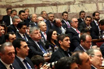 Υπογραφές κατά εσωκομματικών εκλογών στις 30 Αυγούστου συγκεντρώνουν βουλευτές της ΝΔ