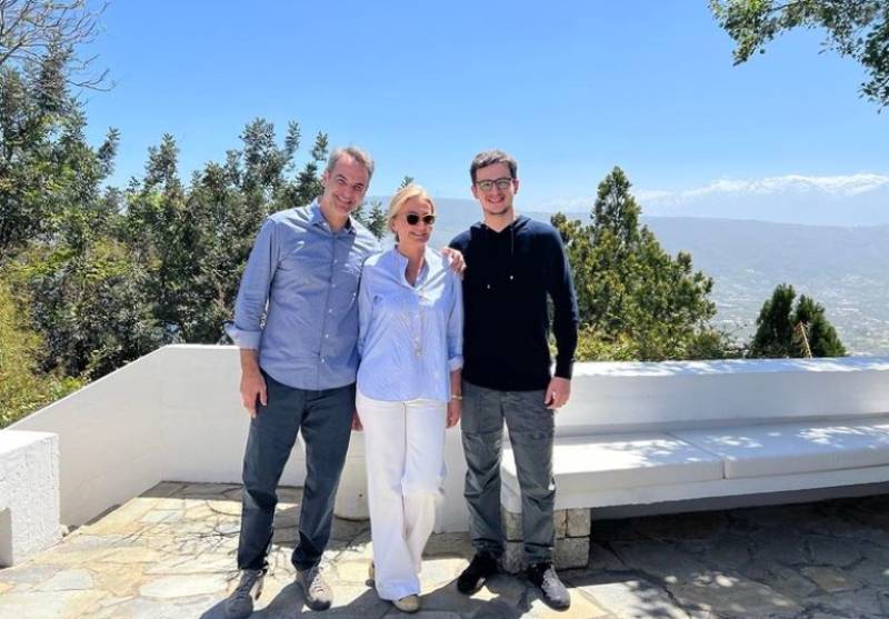 Κυριάκος Μητσοτάκης: «Χρόνια πολλά» με μία οικογενειακή φωτογραφία στο Instagram