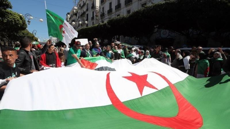 Αλγερία: Το κοινοβούλιο όρισε μεταβατικό πρόεδρο