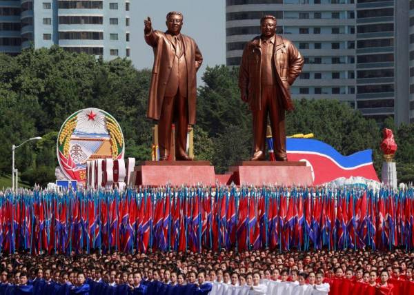 Στρατιωτική παρέλαση για την 70ή επέτειο της Βόρειας Κορέας