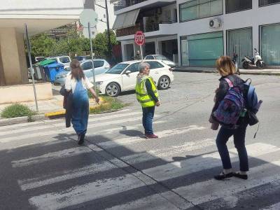 Λαϊκή Συσπείρωση Καλαμάτας κατά Χρυσομάλλη για σχολικούς τροχονόμους