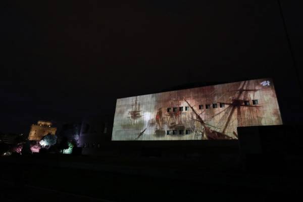 «Επιθυμία Ελευθερίας» — H Ελληνική Επανάσταση «ζωντάνεψε» σε κτίρια 18 πόλεων σε όλη την Ελλάδα
