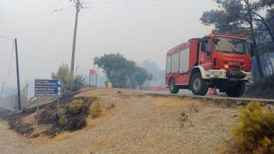Σε ύφεση τα μέτωπα της πυρκαγιάς στη Ρόδο