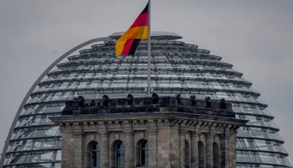 Γερμανία: «Ναι» στο ταμείο - μαμούθ 100 δισ. ευρώ για τις ένοπλες δυνάμεις