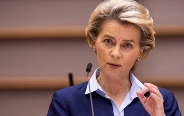 Ούρσουλα φον ντερ Λάιεν: Οι Βρυξέλλες θα προτείνουν το Μάρτιο ψηφιακό διαβατήριο εμβολιασμού