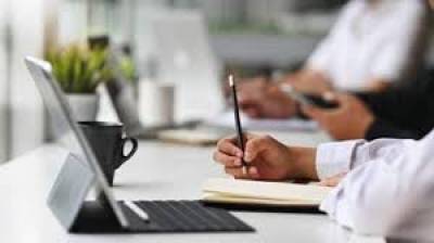 Νέο εργασιακό νομοσχέδιο: Τι αλλάζει σε χρόνο εργασίας, υπερωρίες και προσλήψεις