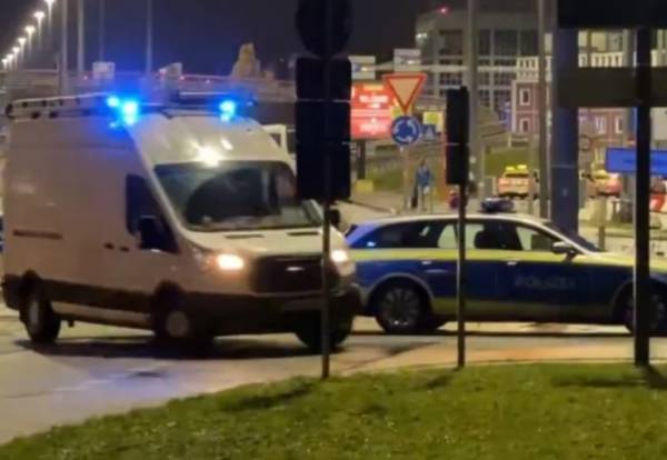 Αμβούργο: Ένοπλος κρατά όμηρο την 4χρονη κόρη του μέσα στο αεροδρόμιο